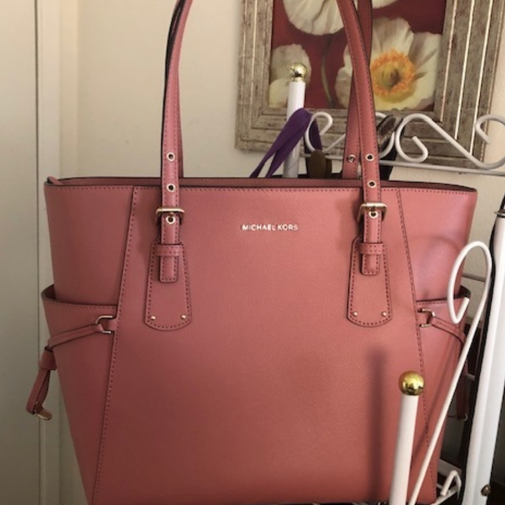 Michael Kors Voyager East West Crossgrain Leather